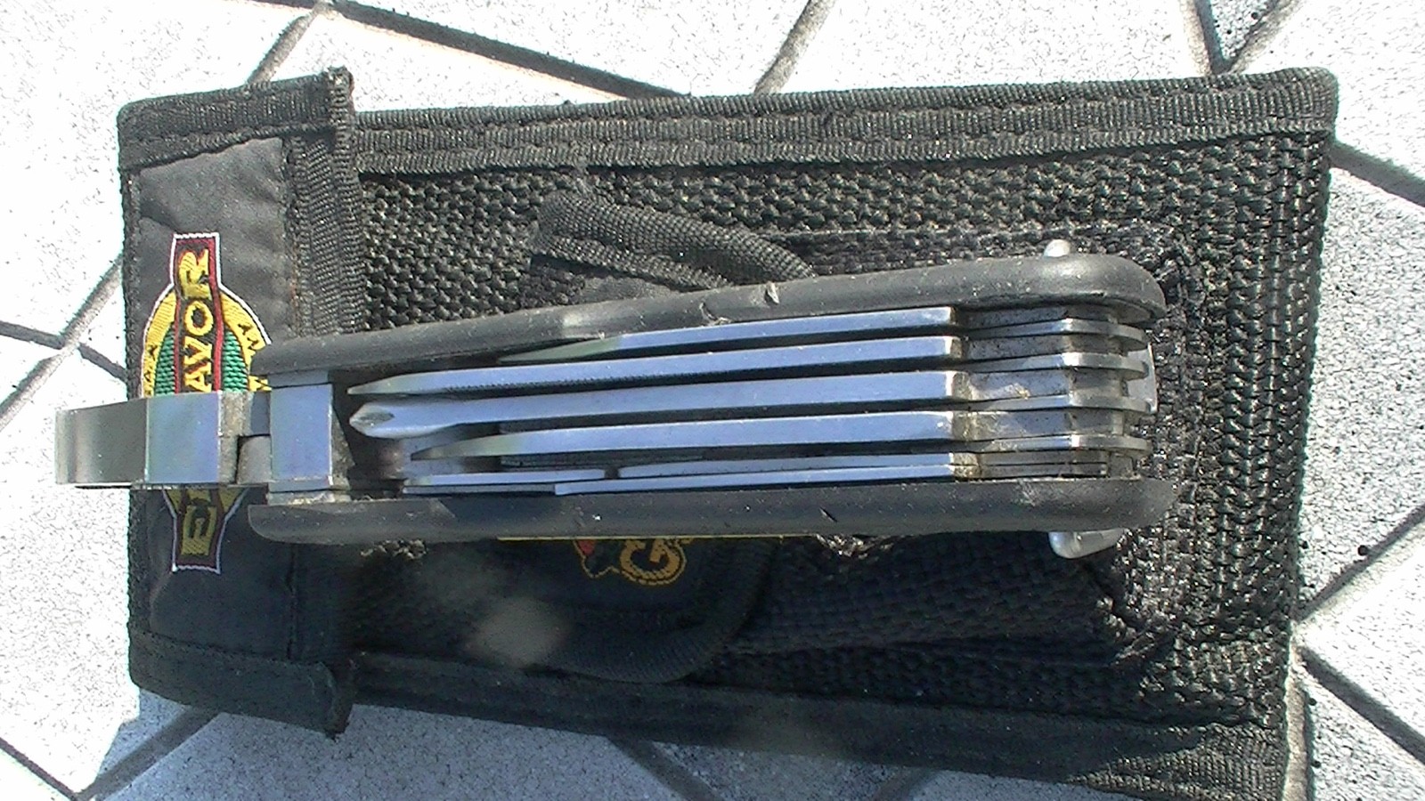 Endeavor Pocket Mulit-Tool With Gator Grip Universal Socket