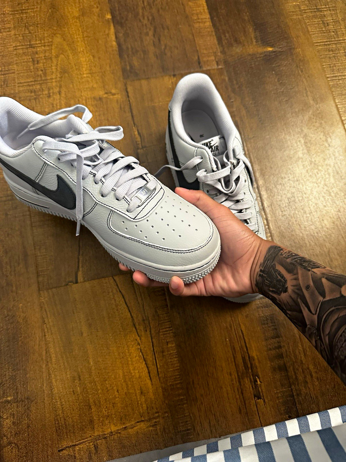Nike Air Force 1 Men’s Low Top Leather Lace-Up Sneakers White/Gray New Box