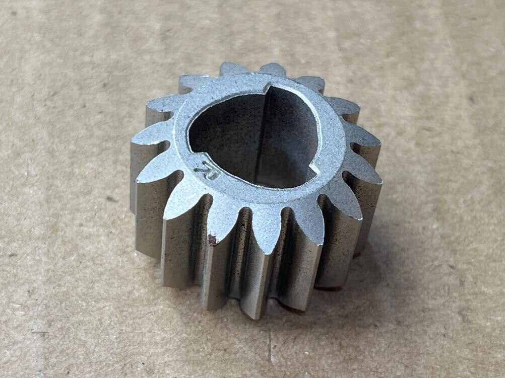 Toro Wheel Horse 105-3040 GEAR-PINION 15T