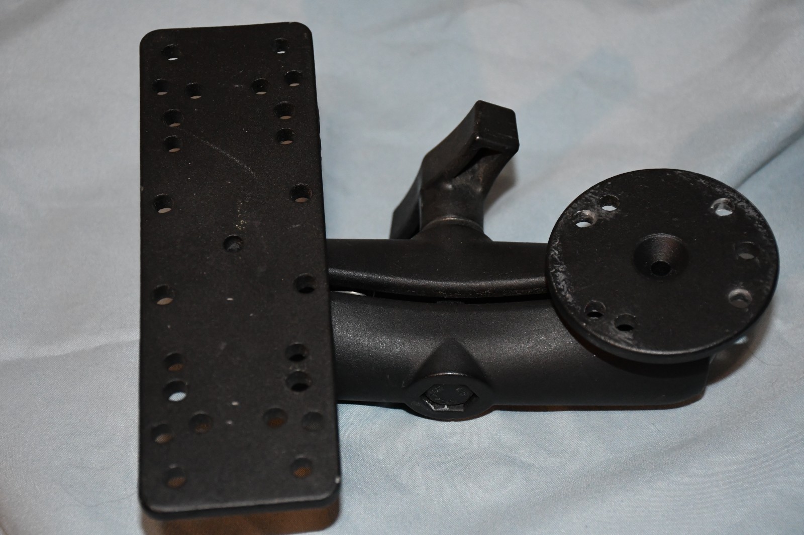 RAM Mount Universal Ball and Socket Electronics Mount with Fish Finder plate