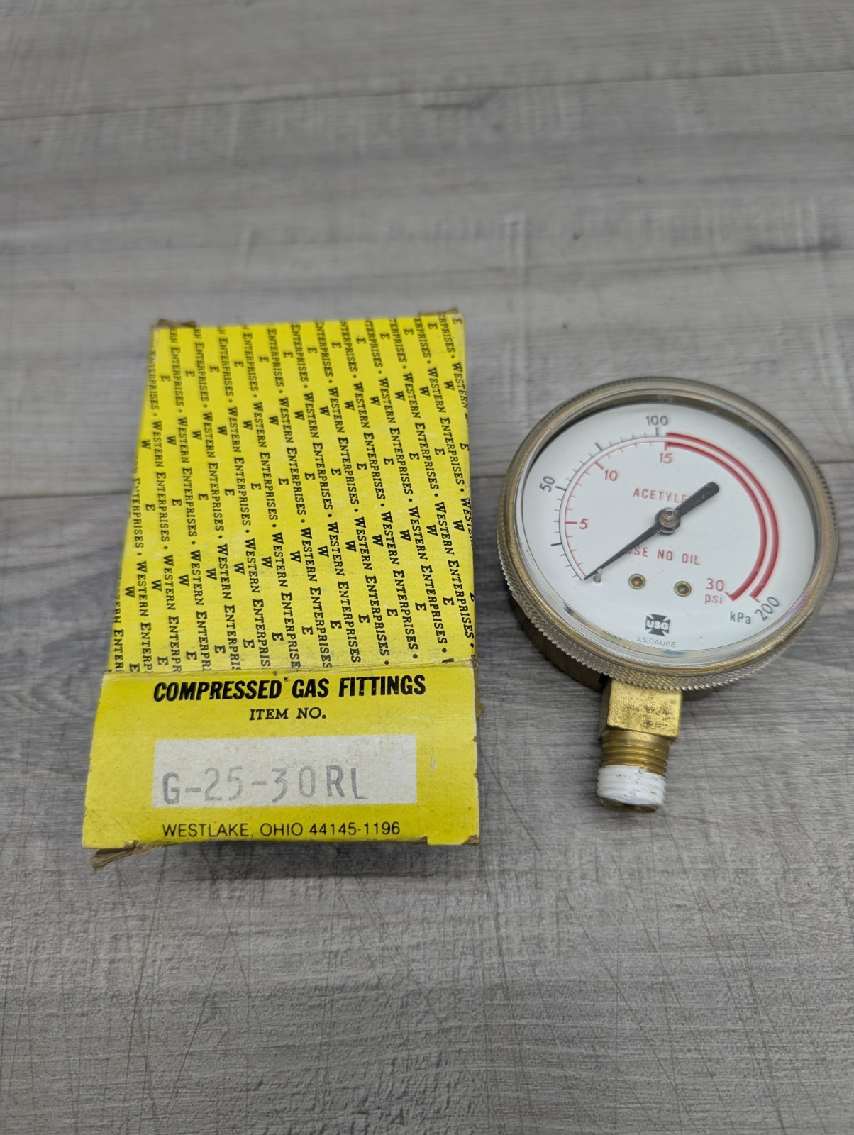 Western enterprises compressed gas fittings G-25-30RL. Acetylene Low Pressure.