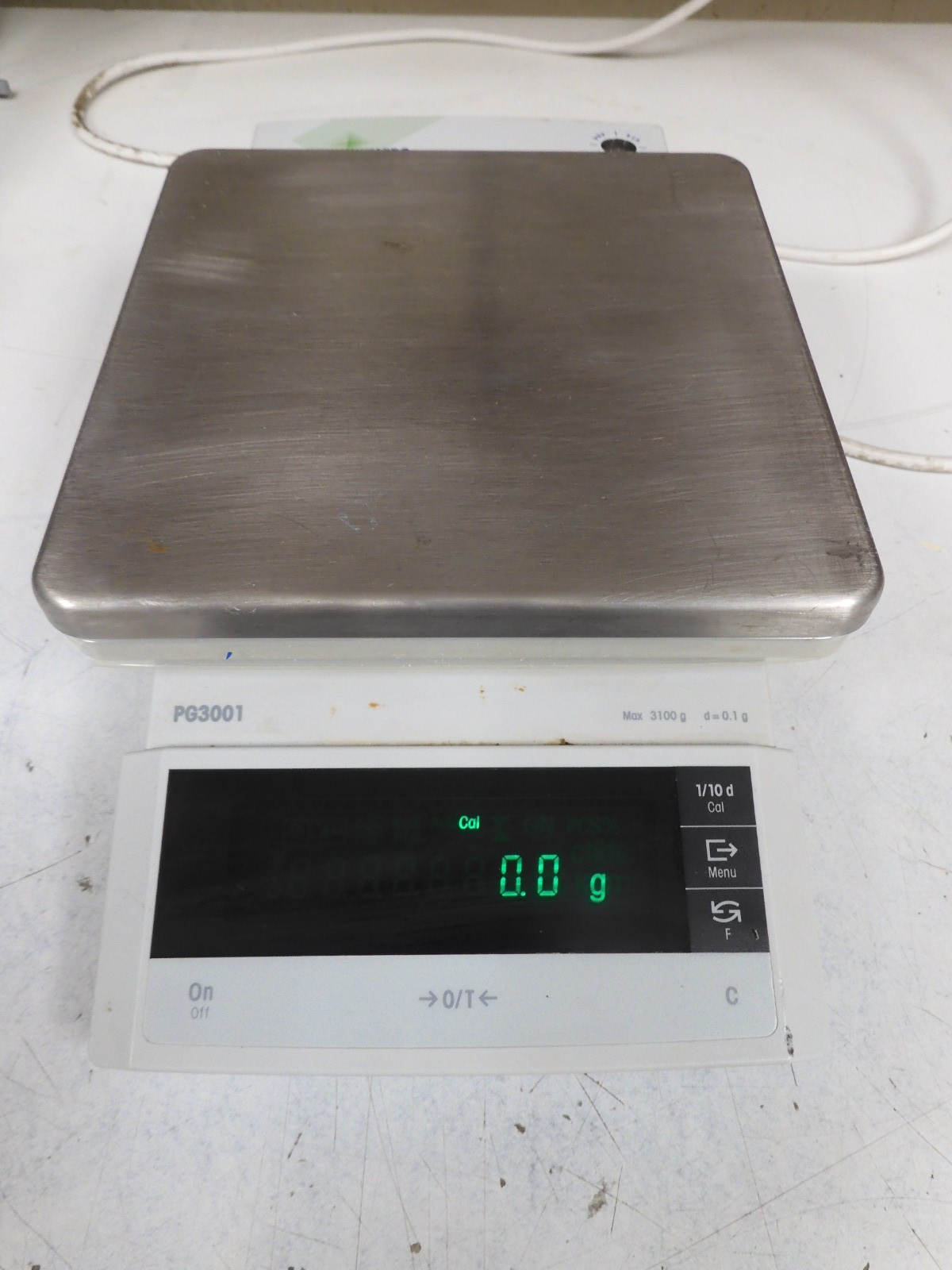 Mettler-Toledo PG3001 Digital Balance Scale 3100g/.1g w/ Power Supply - QG31