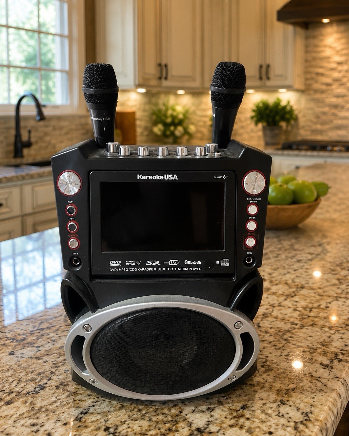 Karaoke USA Portable Bluetooth Karaoke Machine W/7 Inch Screen ,DVD/CDG Player
