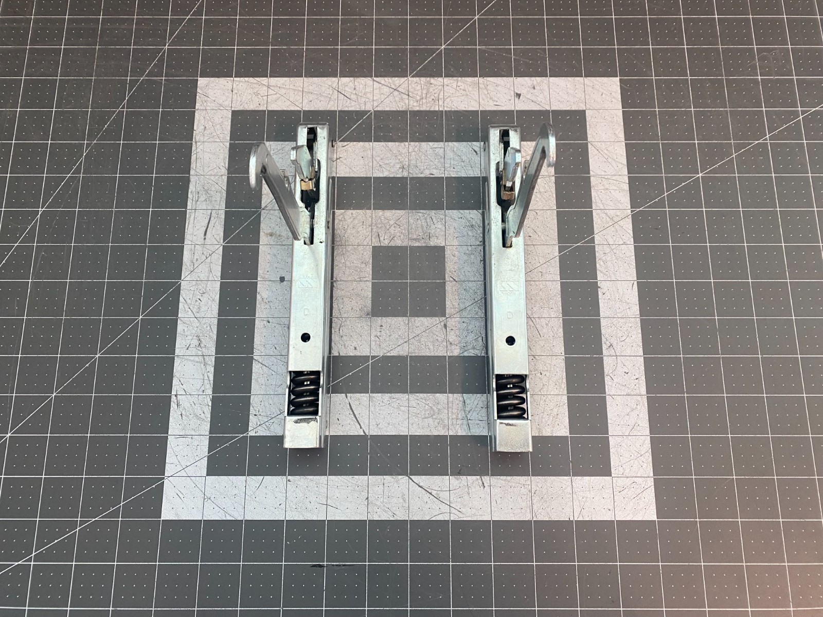 Dacor Wall Oven Door Hinges (Set of 2) P# 82883