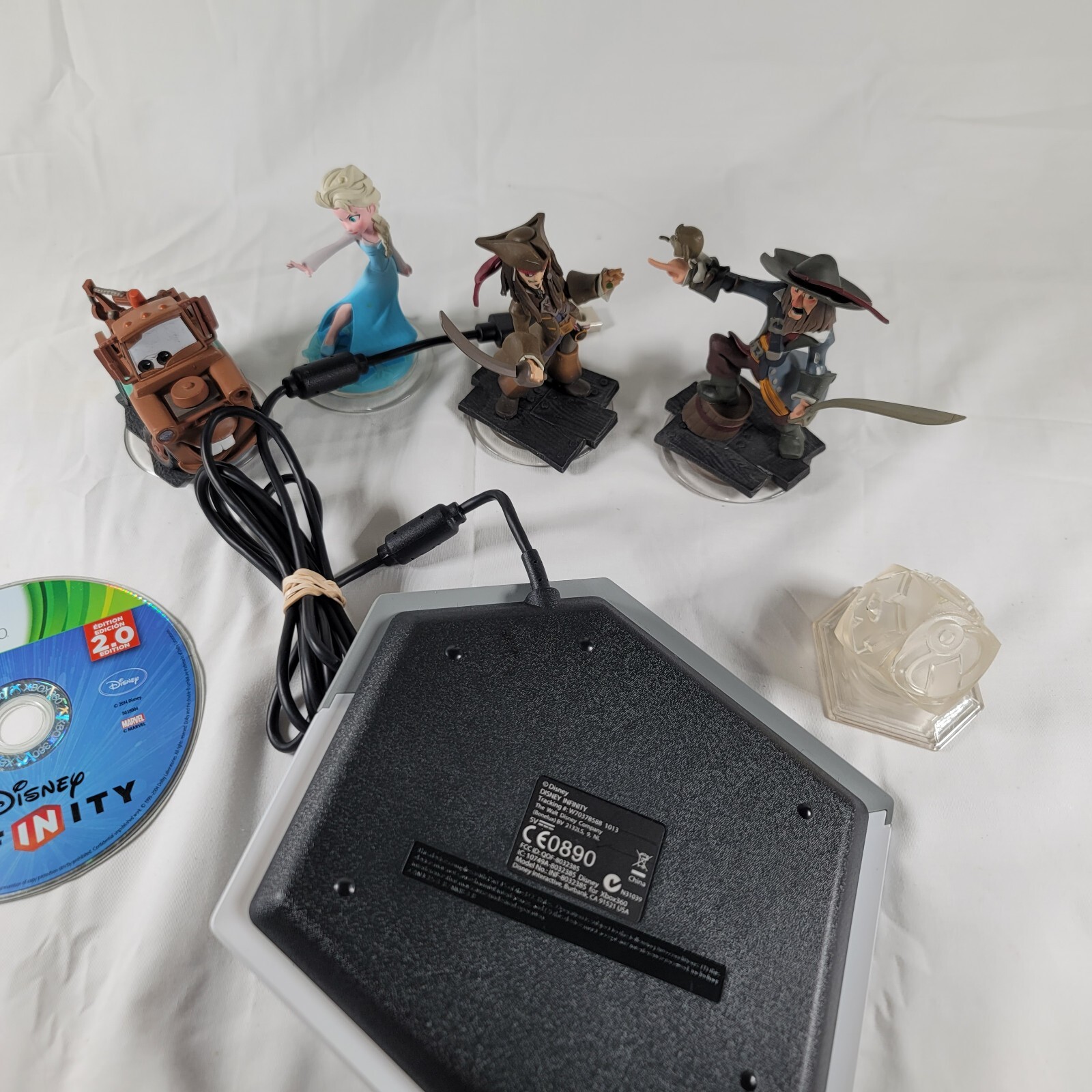Disney Infinity Pad Xbox 360 INF-8032385 -W/ Game Disc & 5 Figures Assorted