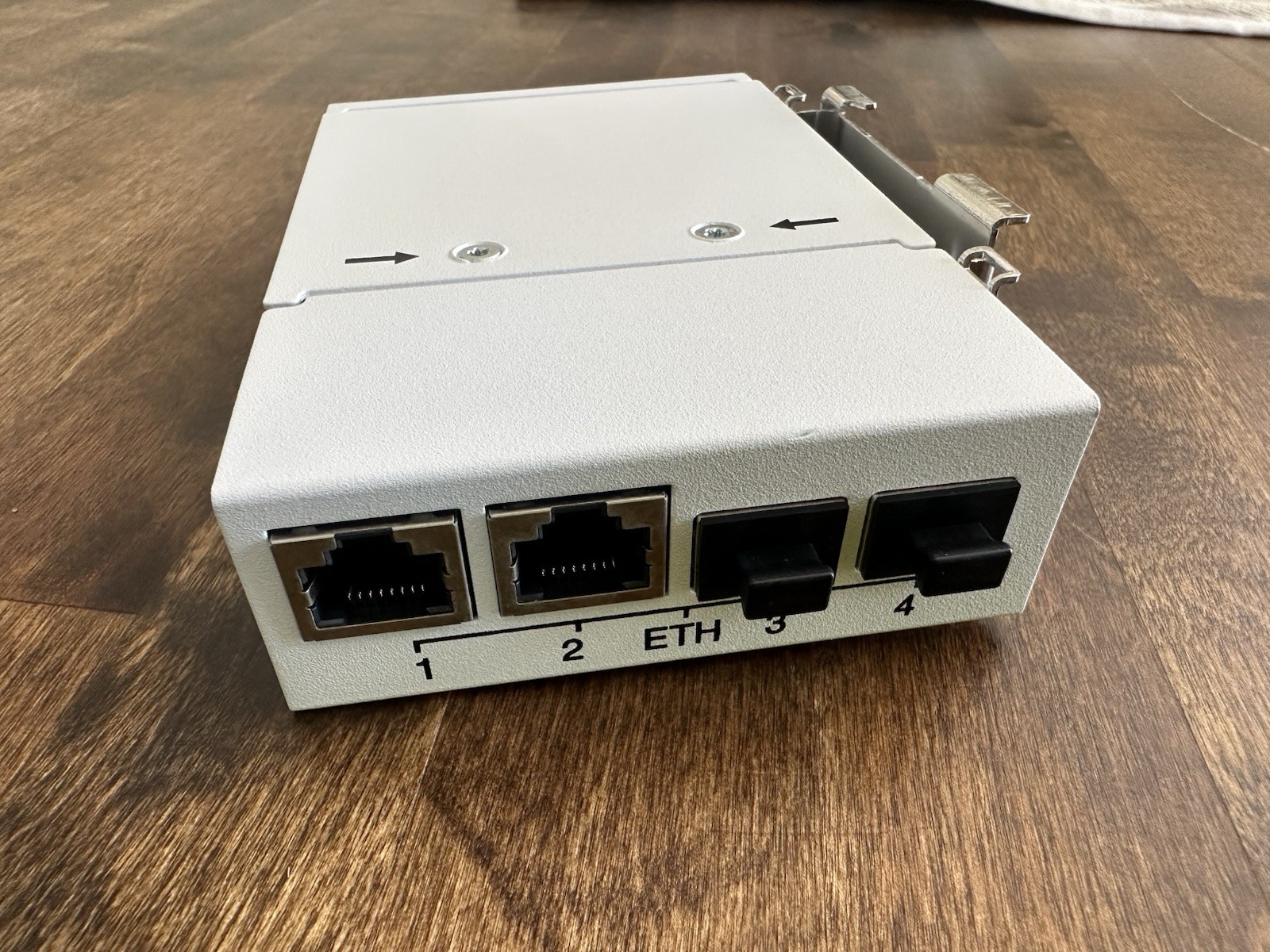 AXIS T8604 Media Converter Switch