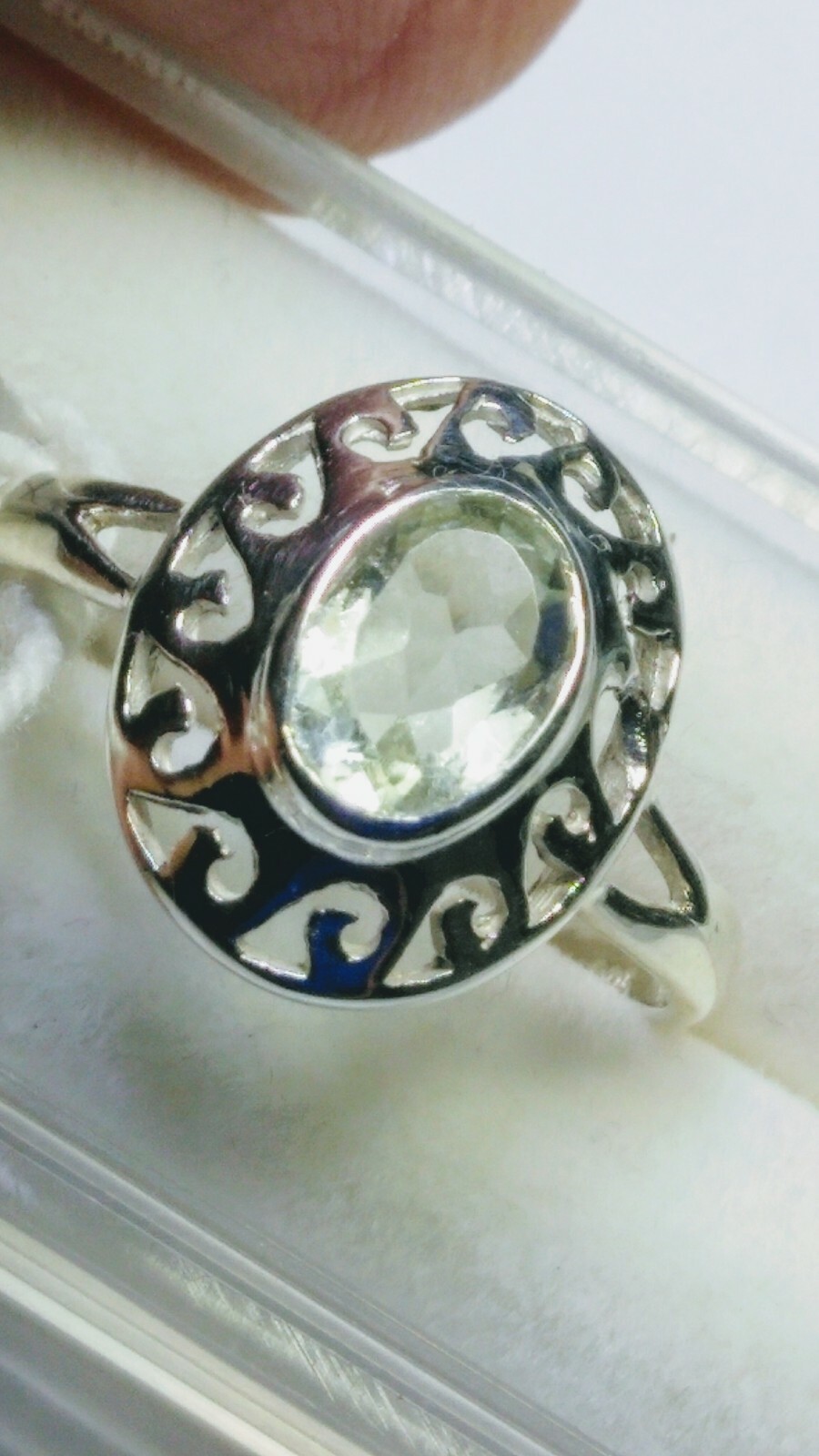 CUTE NATURAL LEMON QUARTZ IN.925 STERLING SILVER RING IN SIZE 7.25!