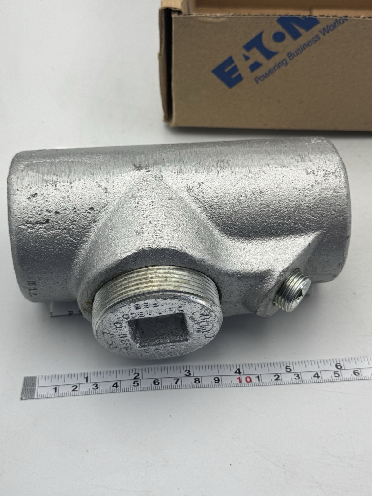 EATON EYSX150 Crouse 1-1/2" Female Expanded Fill Sealing Fitting