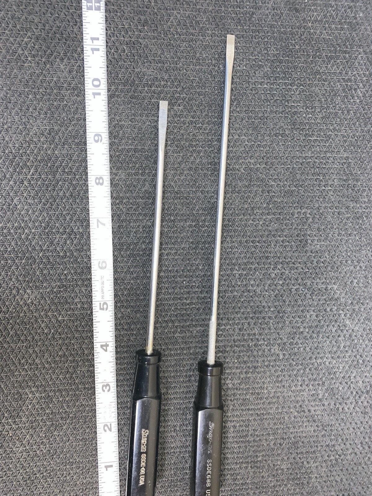 2 sizes vintage Snap On electronics screwdrivers SSDE68B (11") and SSDE66 (9")