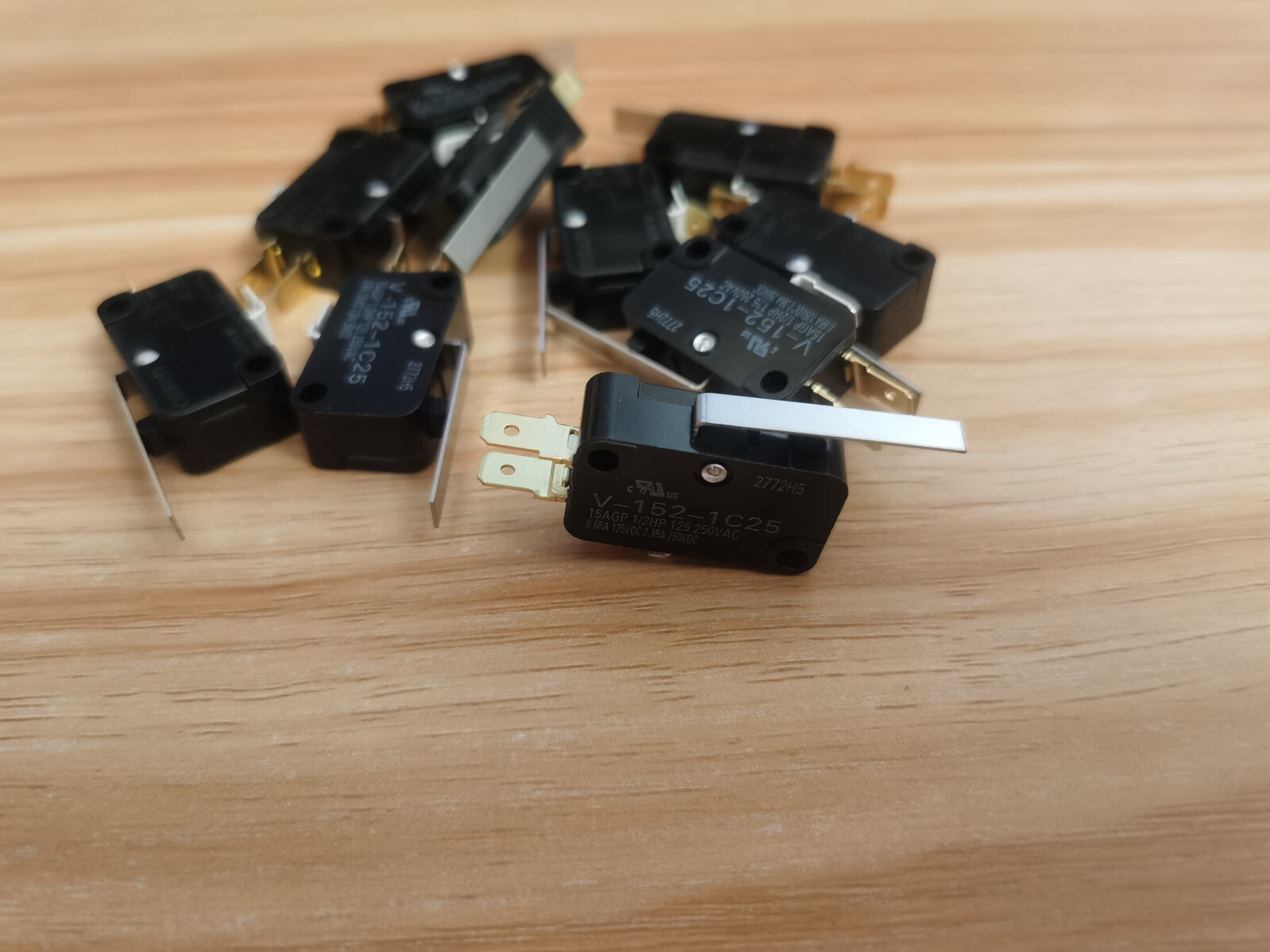 10PCS New Omron V-152-1C25 V1521C25 Microswitchs