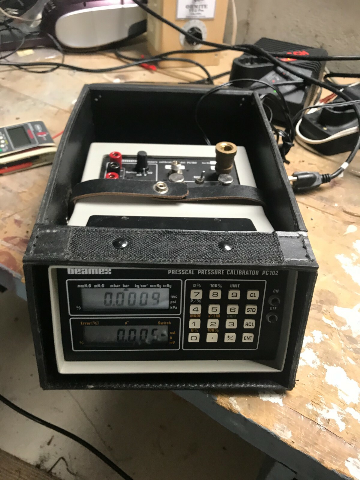 Beamex PC102 Pressure calibrator in MINT condition, complete with manual.