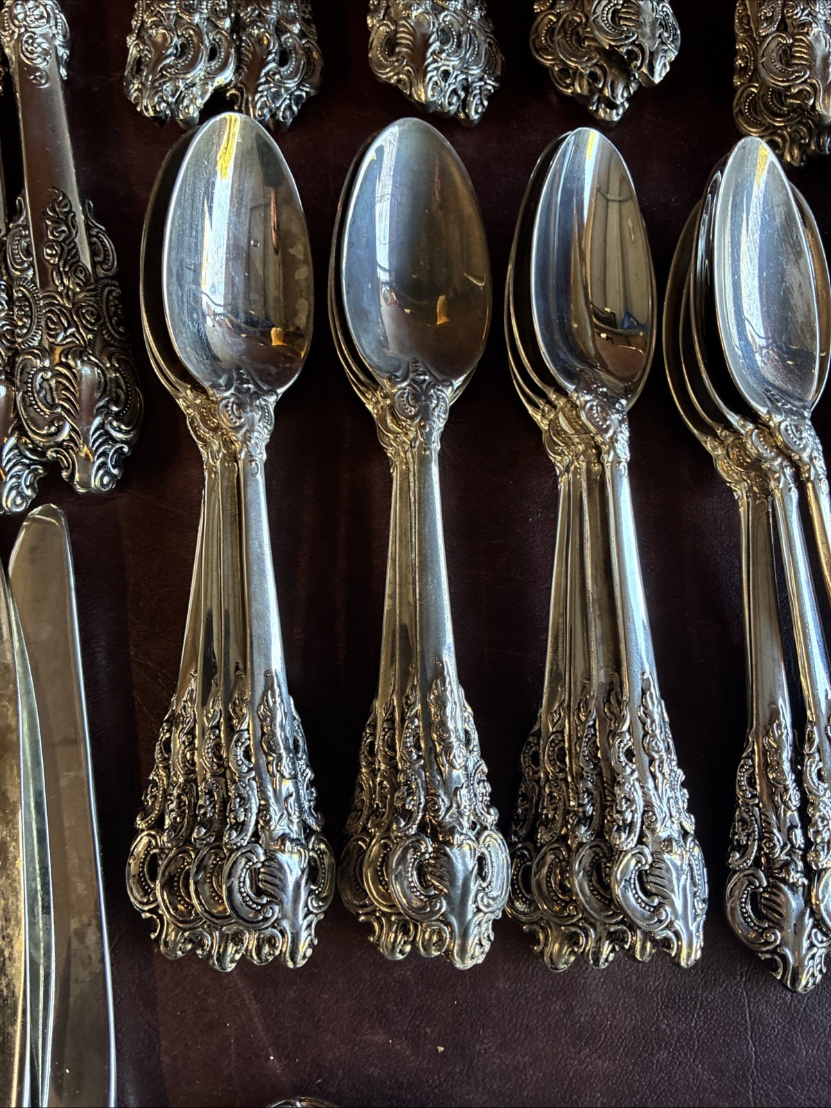 Baroque By Godinger 91 Piece Silver Plated Flatware Set