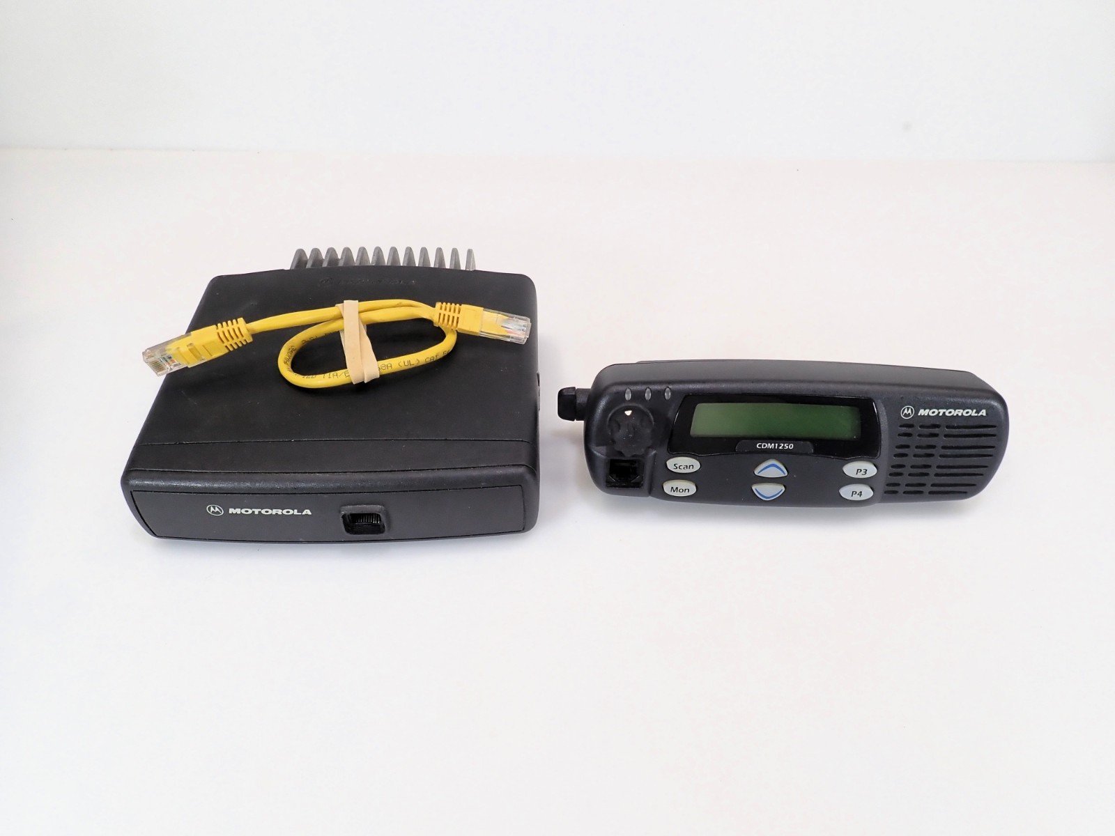 Motorola CDM1250 VHF 136-174MHz 45W Mobile Radio w/ Remote Control Head Kit