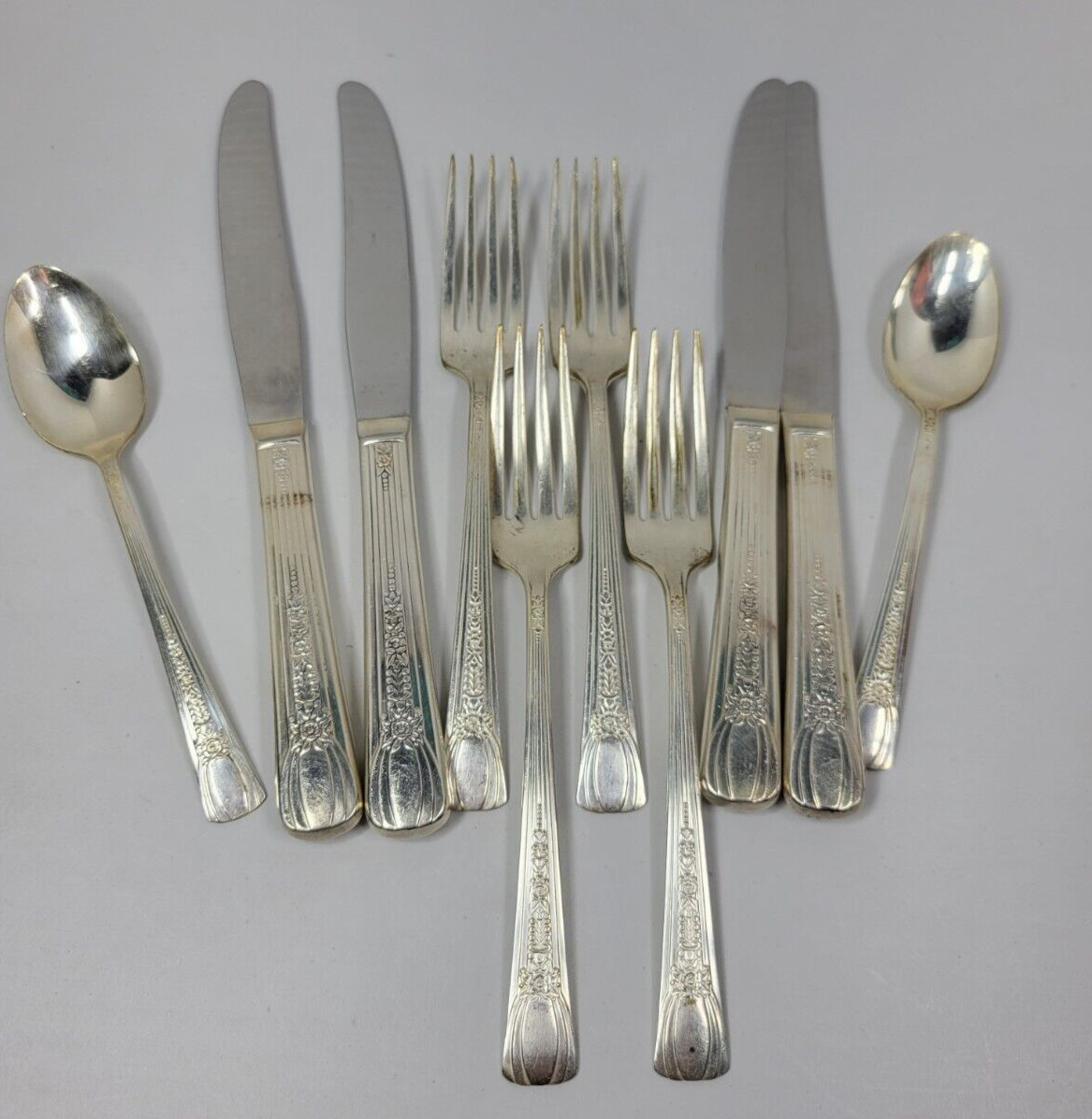 Oneida Sears Fashion Diplomat Pattern 4-Forks, 4-Butter Knifes & 2-Dessert Spoon