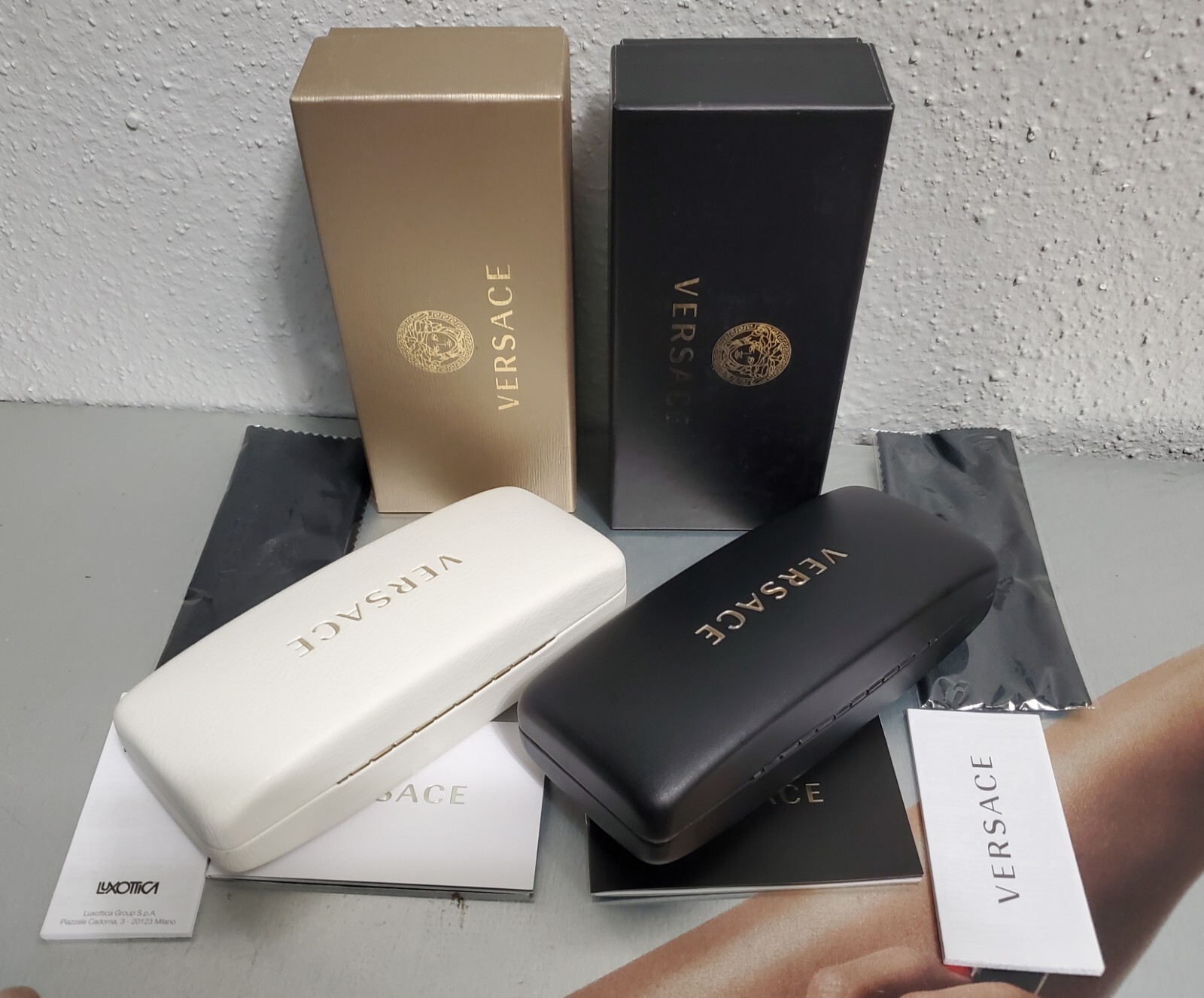 VERSACE Black & White Leather Hard CLAMSHELL MEDIUM Eyeglasses CASES: NEW
