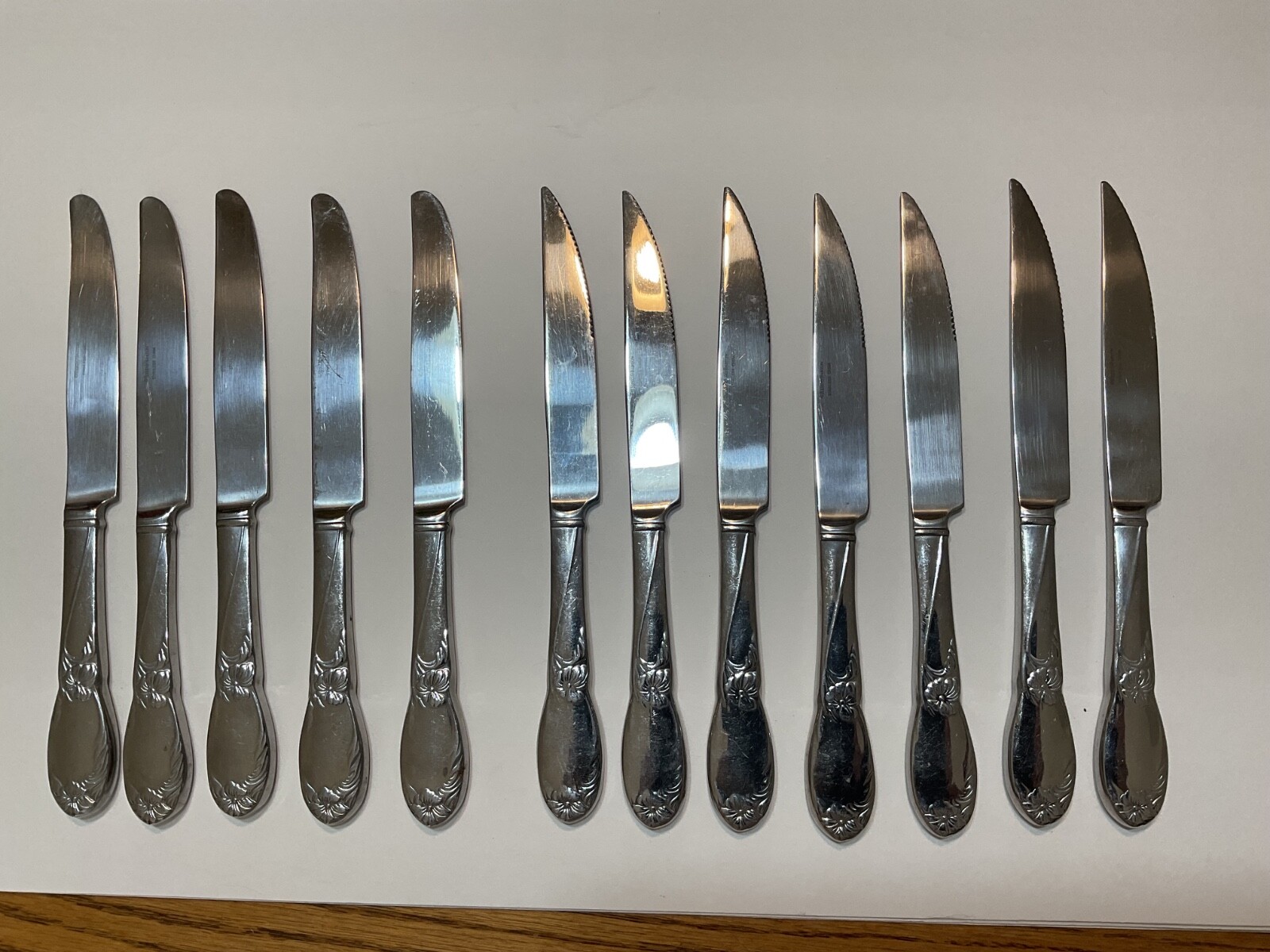 12 Piece Reed & Barton Là Bella Pattern Flatware 7 Steak Knives 5 Dinner Knives