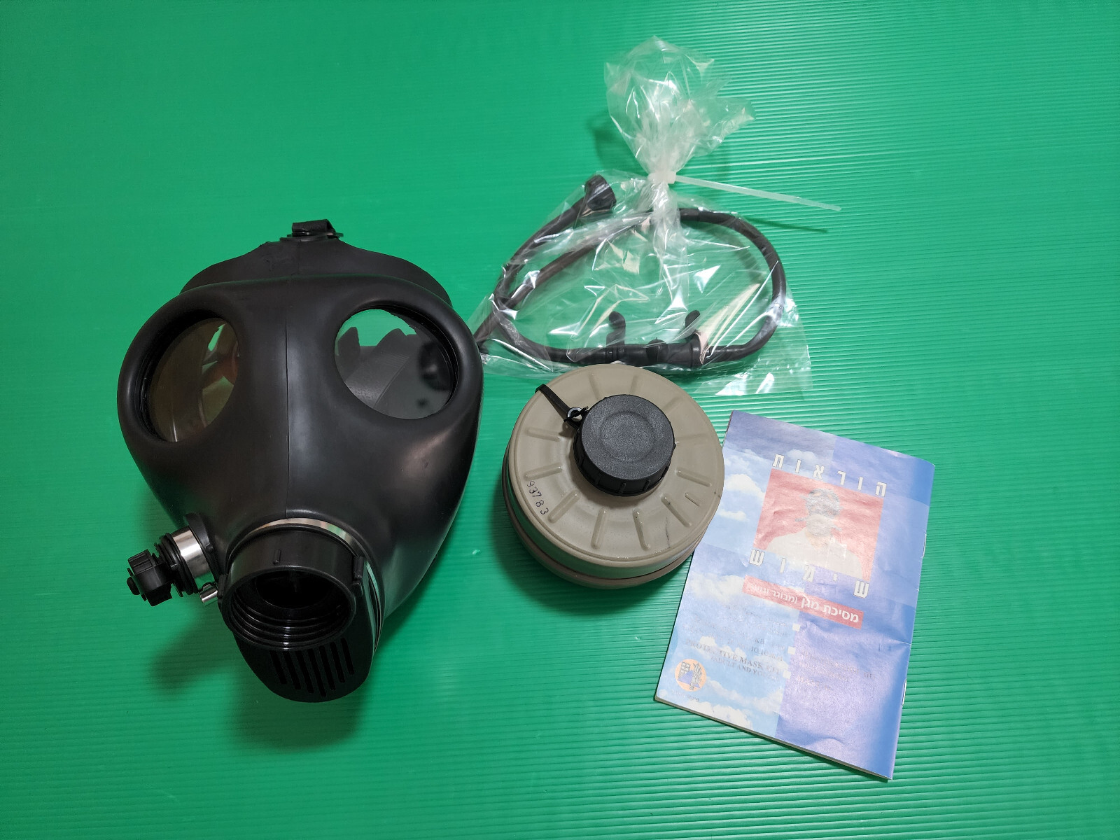 Israeli civilian gas mask 4A1 (one size) with drinking straw and NBC filter