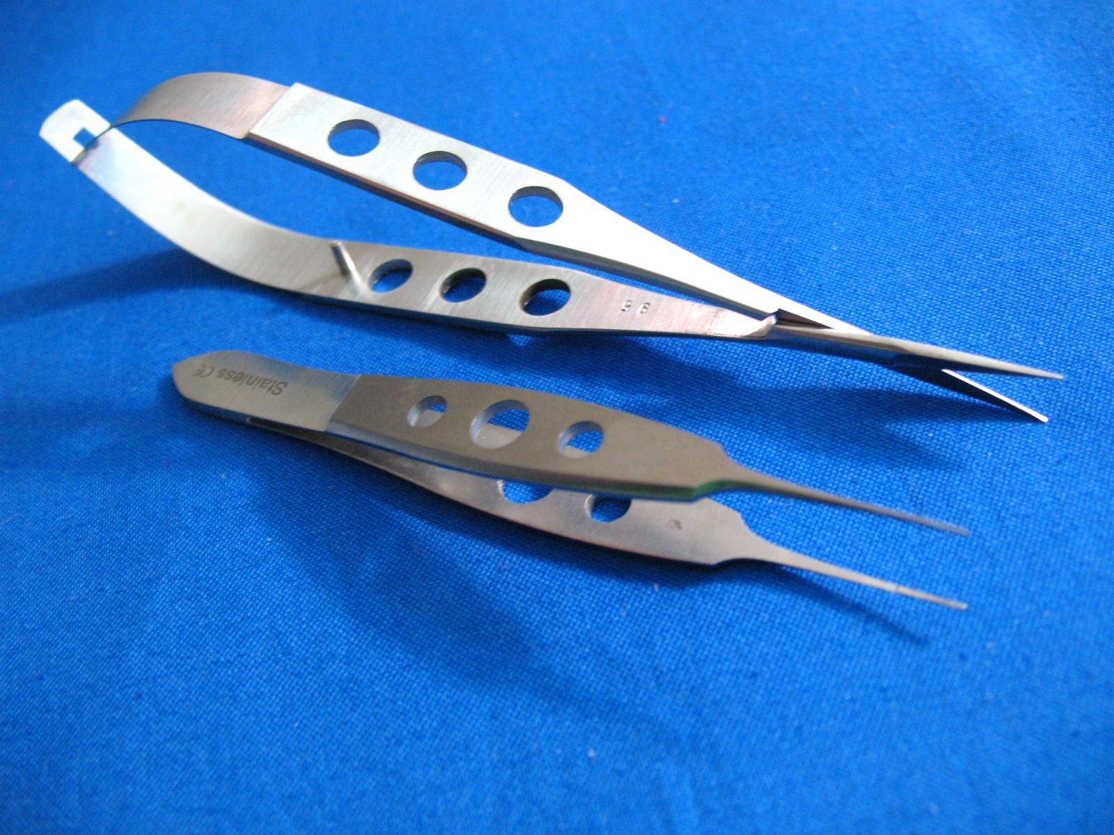 2 PCS CASTROVIEJO MICRO SCISSORS STRAIGHT+SUTURE TYING TISSUE 1X2 TEETH FORCEPS