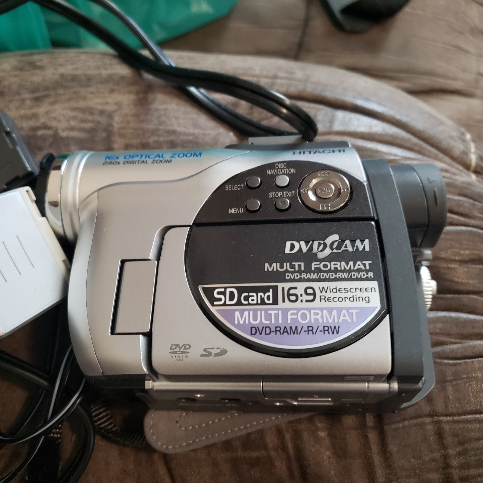 Hitachi DZ-MV750MA Handheld Mini DVD Camcorder W/ Extras Untested Read.