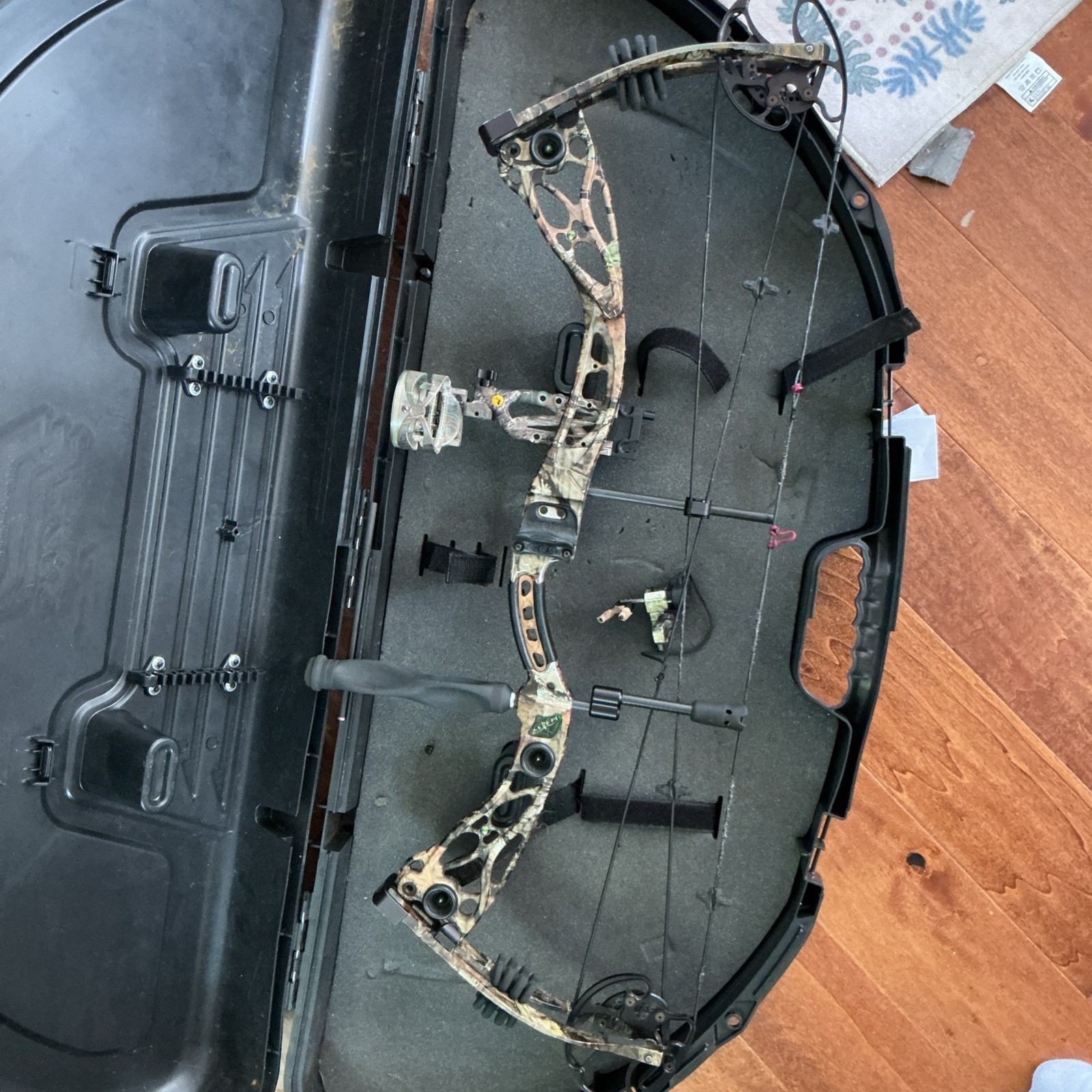 Martin Alien Compound Bow – 70lb Draw – Includes Hard Case – Ready to Shoot