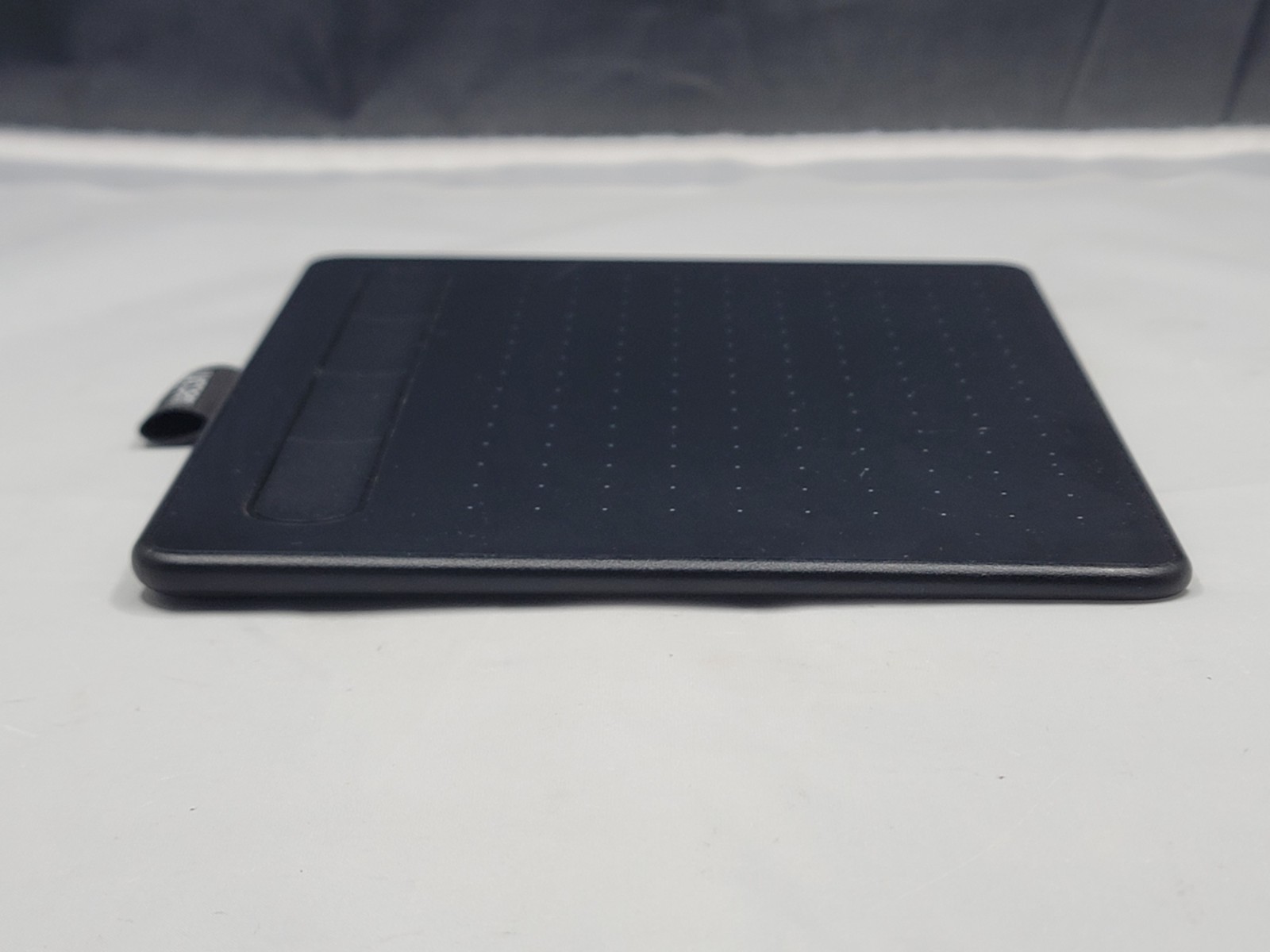 Wacom CTL4100 Graphics Tablet with Pen, Wired USB Connectivity & Cable