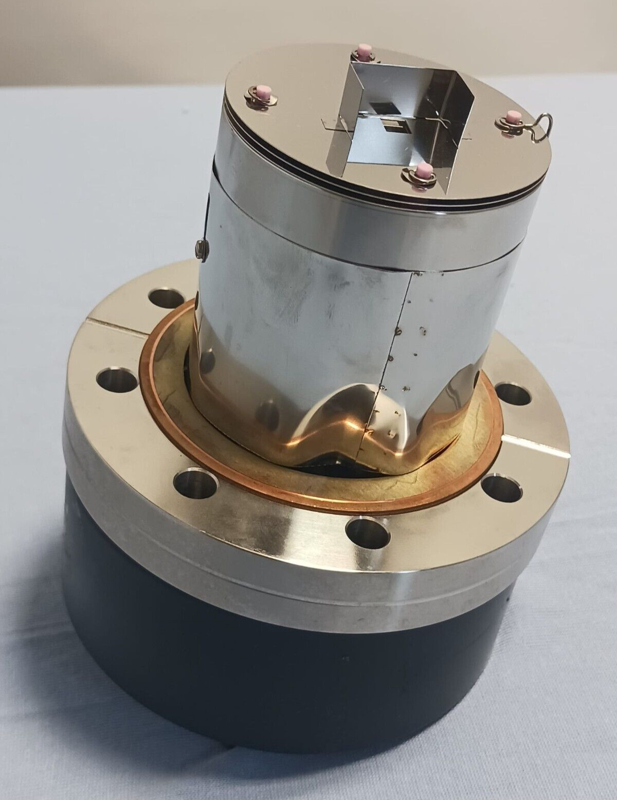 High-Precision Spectrometer Vacuum Chamber Electronic Interface Component