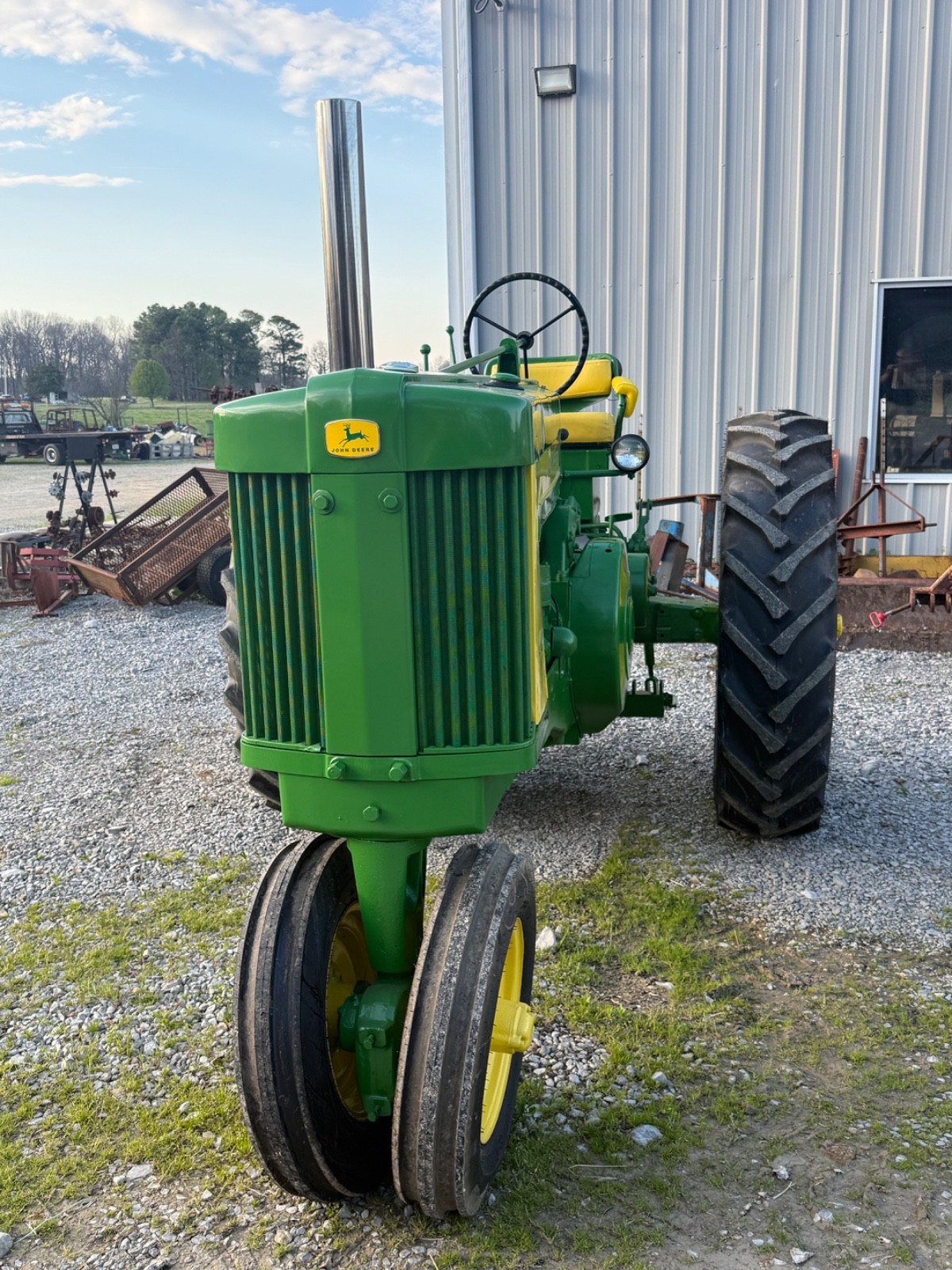 720 JOHN DEERE TRACTOR 881 HRS