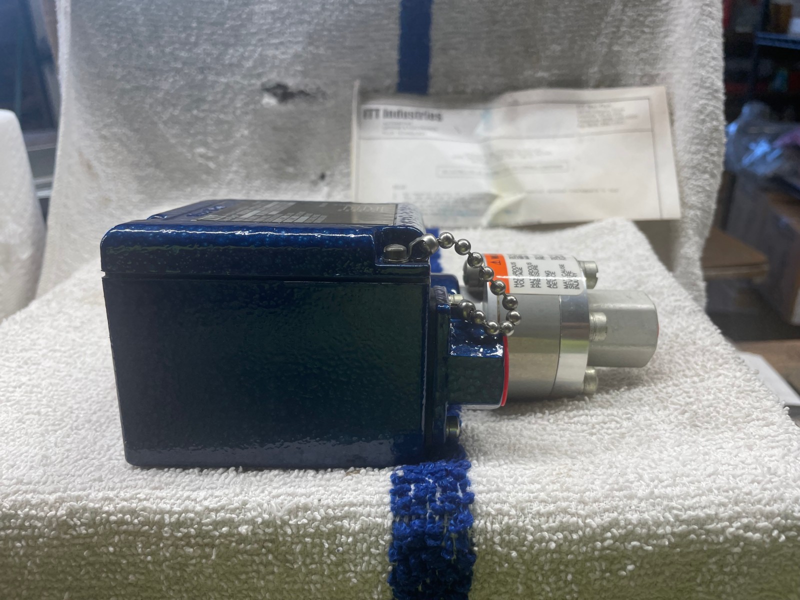 NIB ITT Adjustable Pressure Switch 200P16CC3