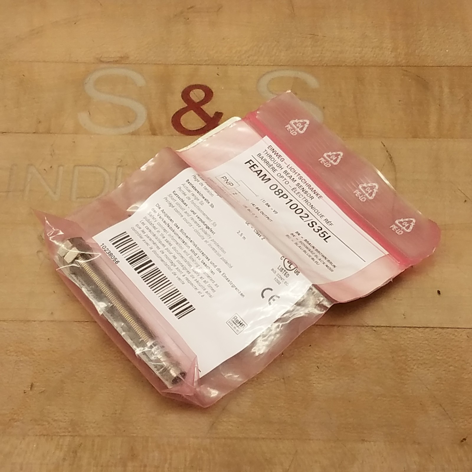 Baumer FEAM 08P1002/S35L Photoelectric Sensor, 12-30VDC, 2.5m - NEW