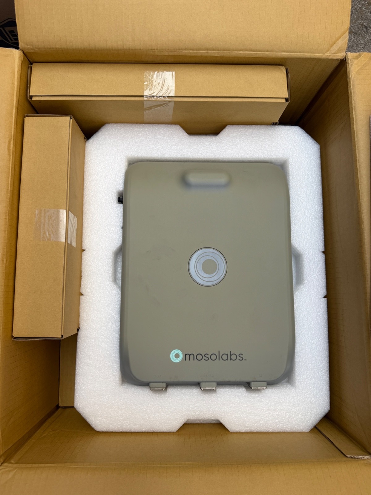 Mosolabs Outdoor CBRS small cell