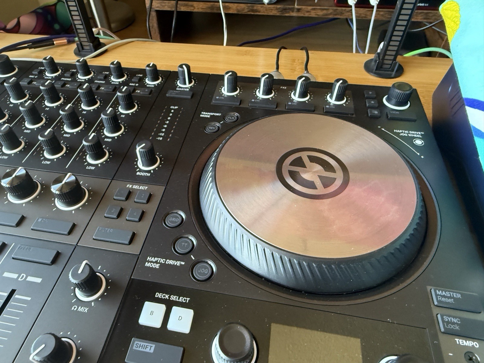 Native Instruments Traktor Kontrol 4 Channel DJ Controller