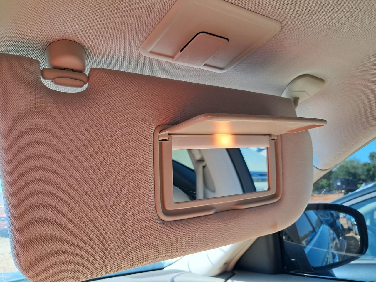 QX70 2017 Glove Box 4752830