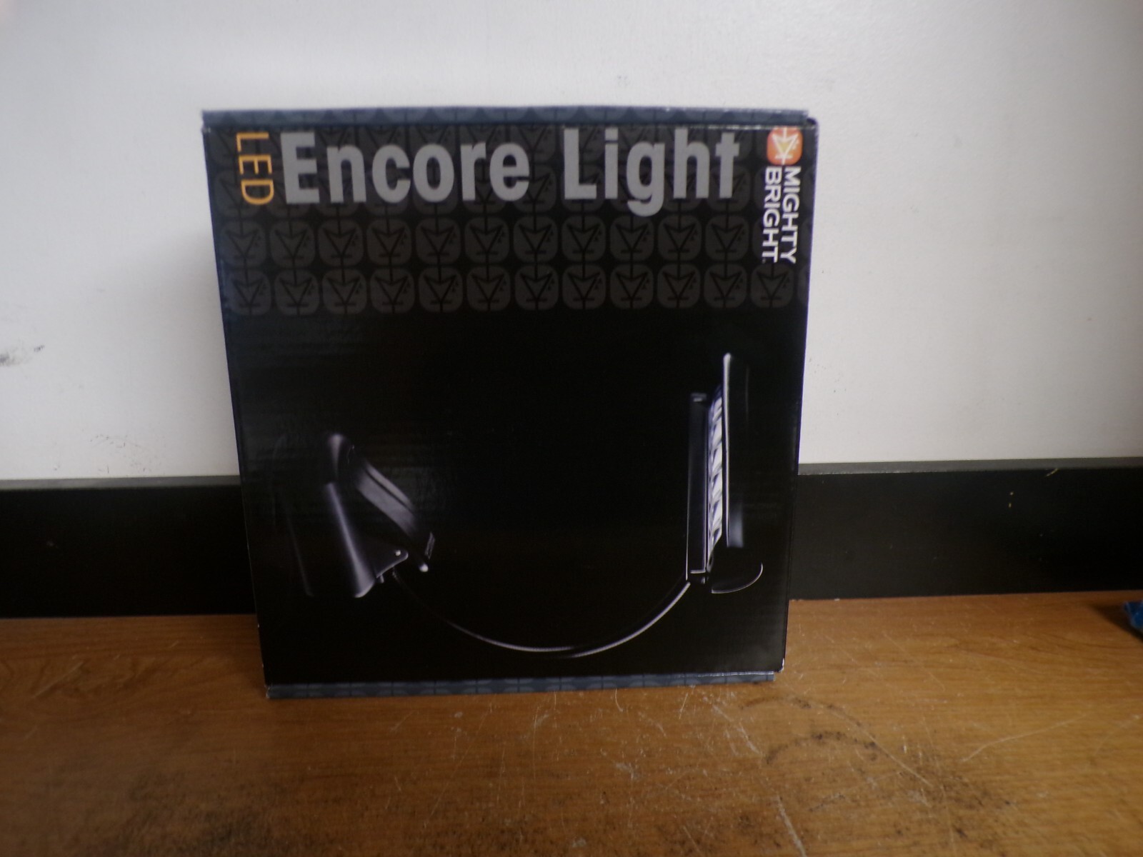 NEW MIGHTY BRIGHT LED ENCORE LIGHT MUSIC STAND LIGHT W/CARRY CASE 3 AAA INCLUDED