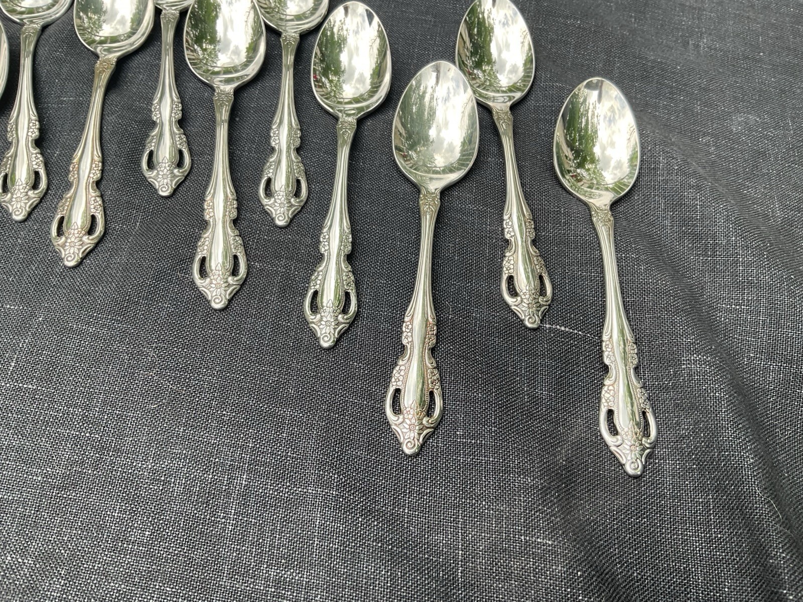 ONEIDA RAPHAEL Stainless Steel USA Flatware Set 101 Pieces
