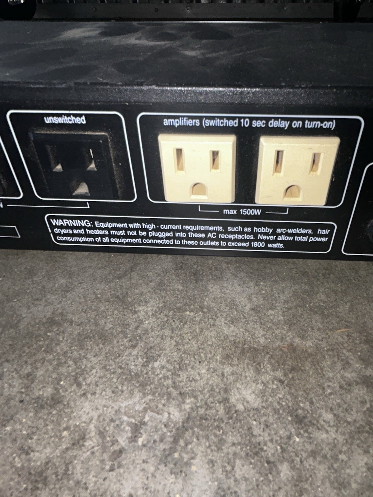 ADCOM Model ACE-515 AC Enhancer/Surge Protector