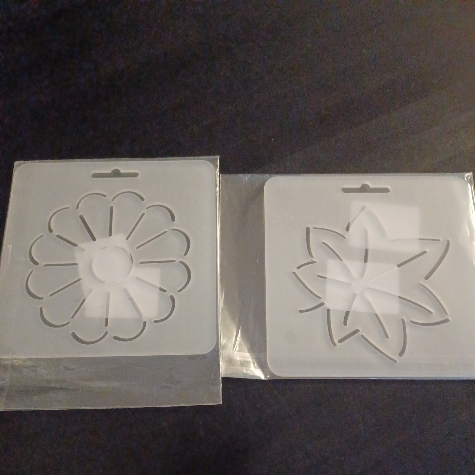 2 Quilting Stencil Templates Plastic 4.73" × 4.73" Flower, Leaf NEW