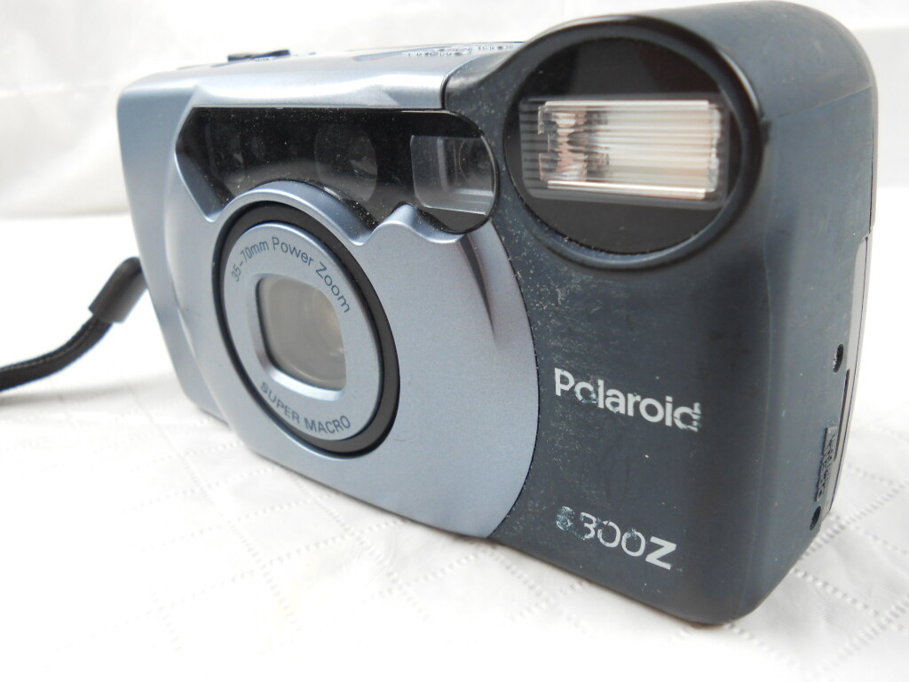 POLAROID 6300Z Compact 35mm Film Camera with Built-In Flash & Soft-sided Case