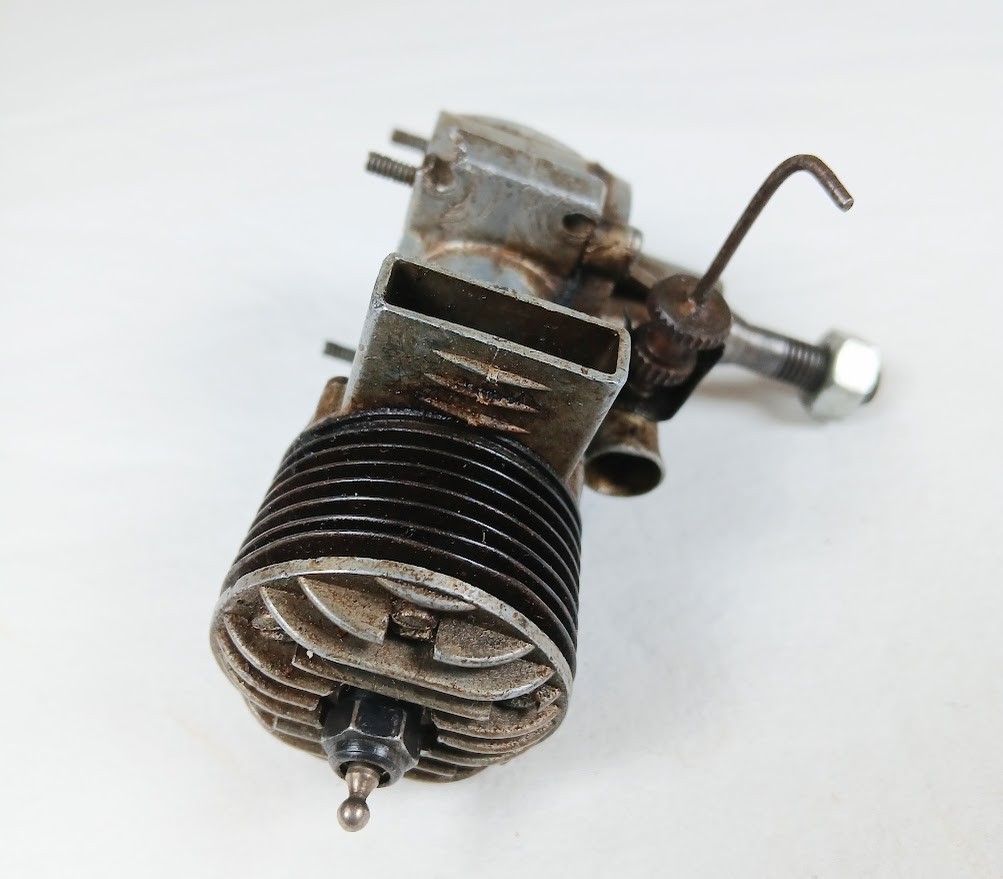 VINTAGE FORSTER 29 GLOW MODEL AIRPLANE ENGINE BROKEN REAR MOUNTS MISSING PARTS