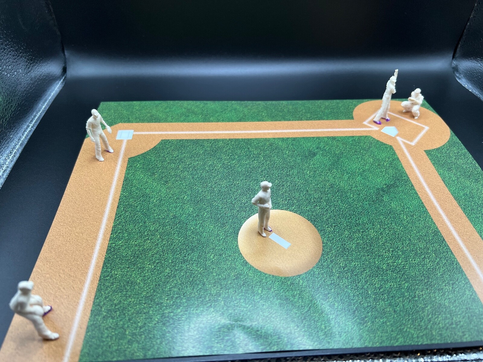 O Scale Baseball Players -10 Piece Set Batter Pitcher Catcher Fielders-Unpainted