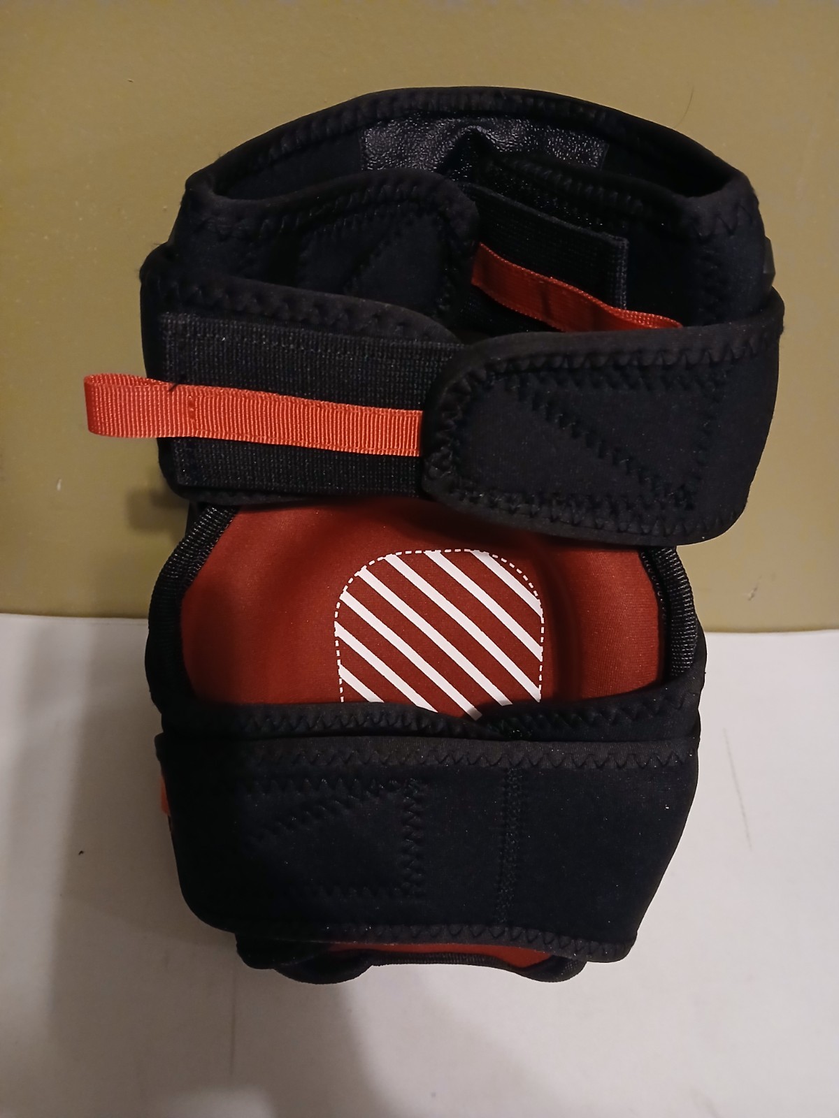 NEW Husky - Soft Cap Gel/Foam Stabilizer Knee Pads NEW