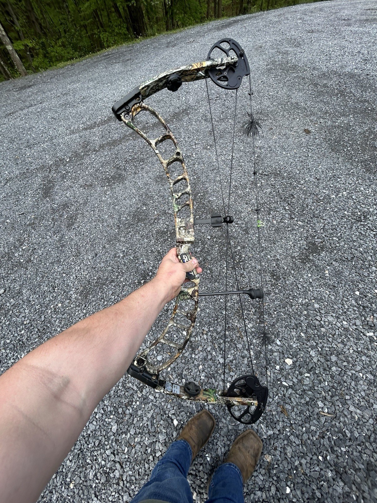 QUEST THRIVE CAMO BOW