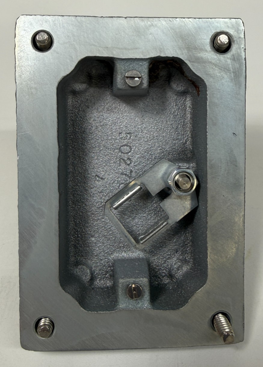APPLETON EDSF12 + EFSFR1Q + EDS271 = EDS2129 20A Explosionproof Switch Assembly