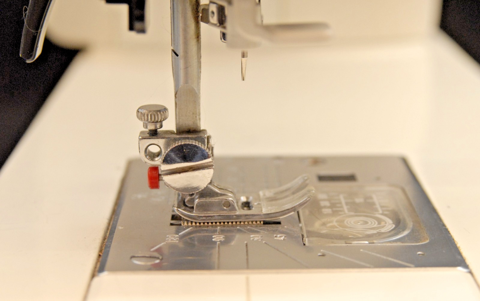 JANOME MEMORY CRAFT MC6500 COMPUTER SEWING MACHINE W/ CONTROLLER PEDAL WORKS