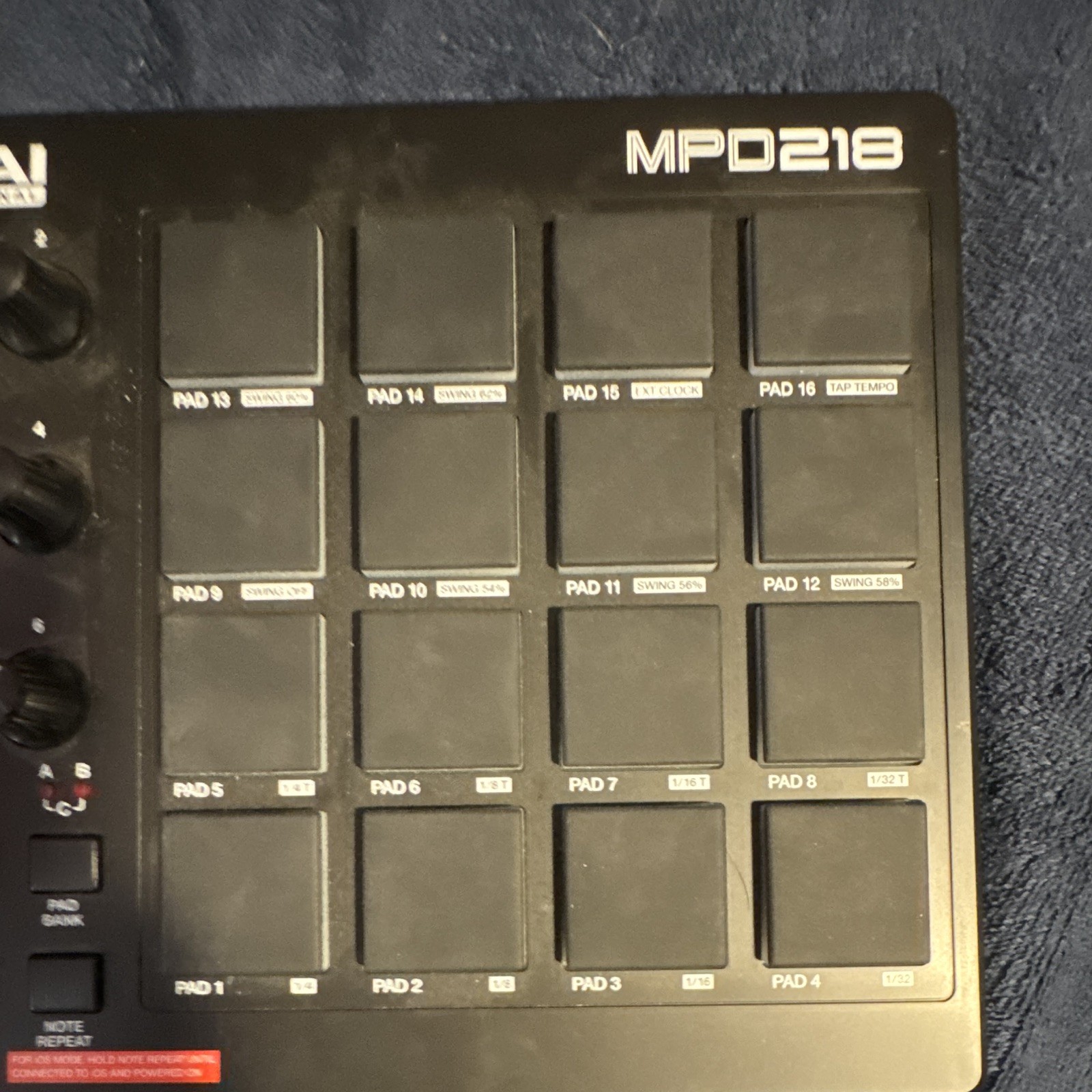 Akai Professional MPD218 MIDI Pad Controller 16 Pads USB w/ Box & Manuals