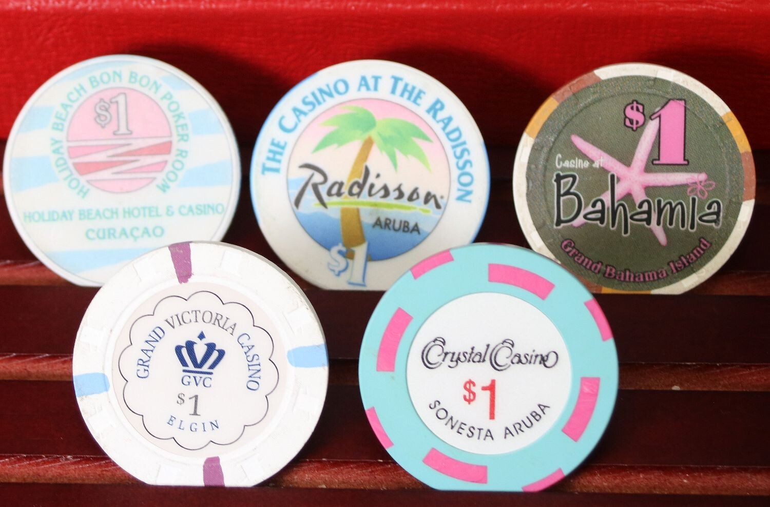 International~World ~Mixed Total, 5 Used~$1 Gaming Tokens/Chips ~Free Ship #T41