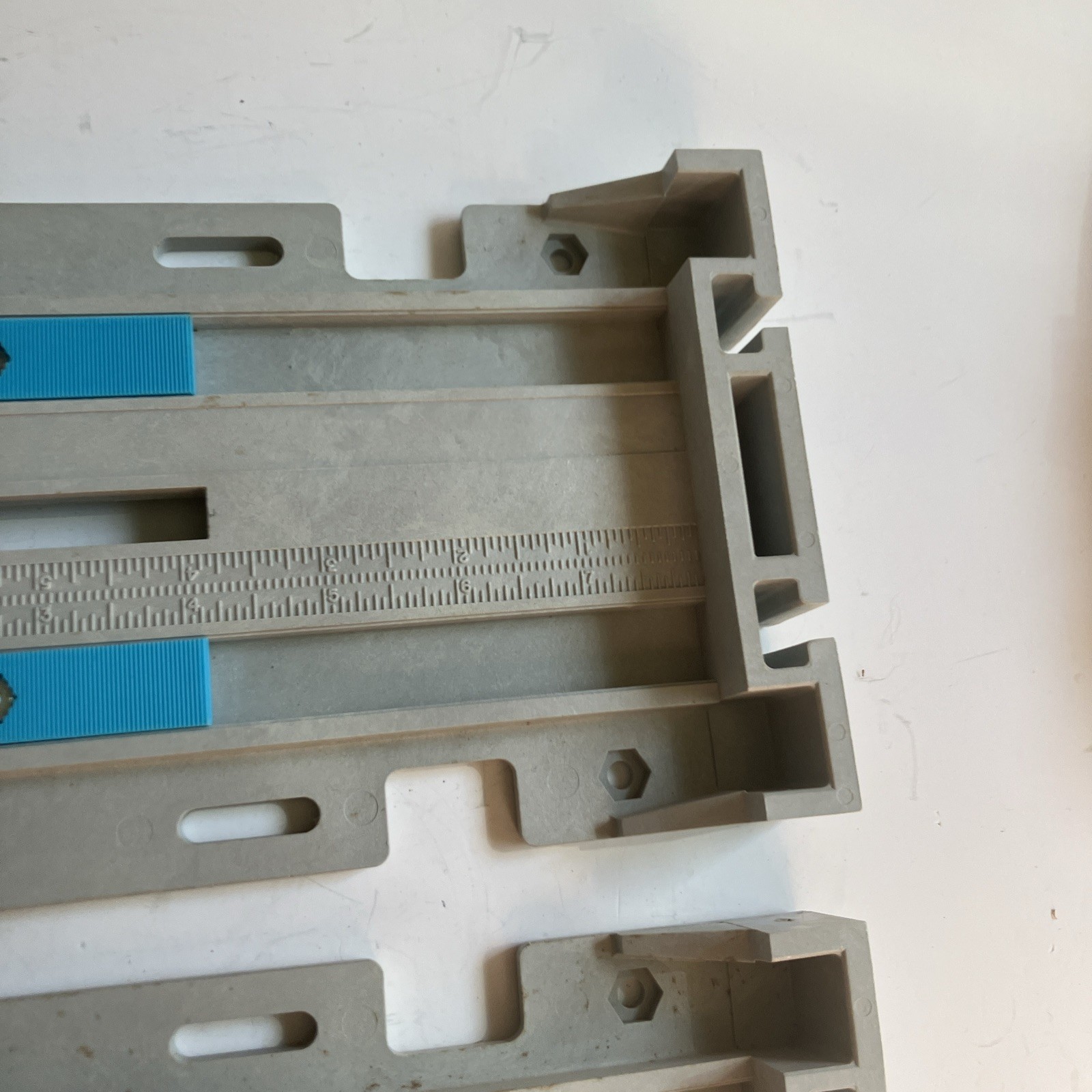 Incra Jig Universal Precision Positioning Jig | No Extra Hardware