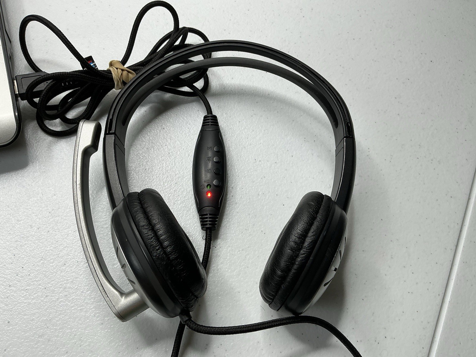 iMicro SP-IMME282 Wired USB Headphone w/ Microphone & Volume Control (Black)