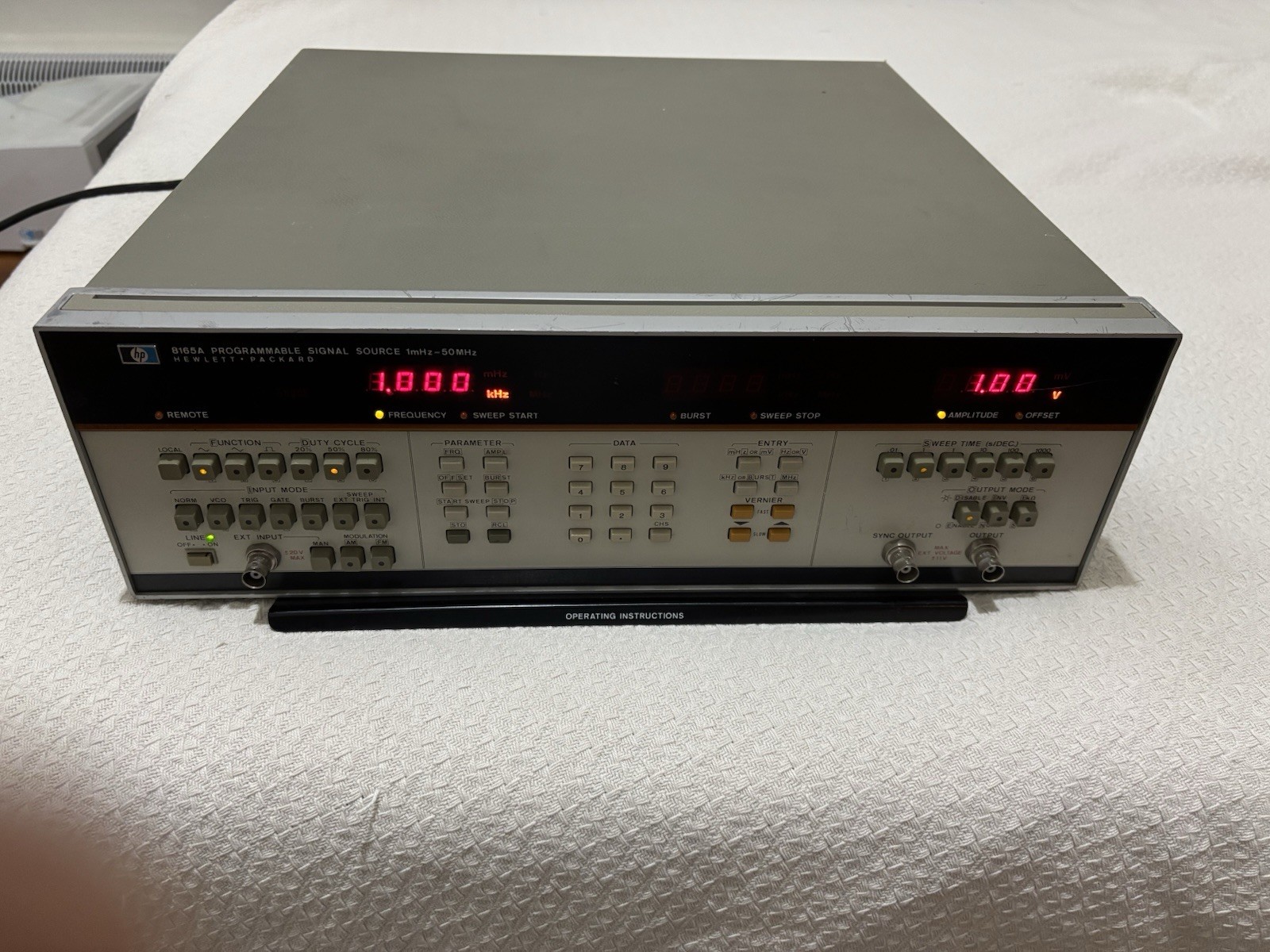 HP 8165A 1 mHz-50 MHz Programmable Signal Source