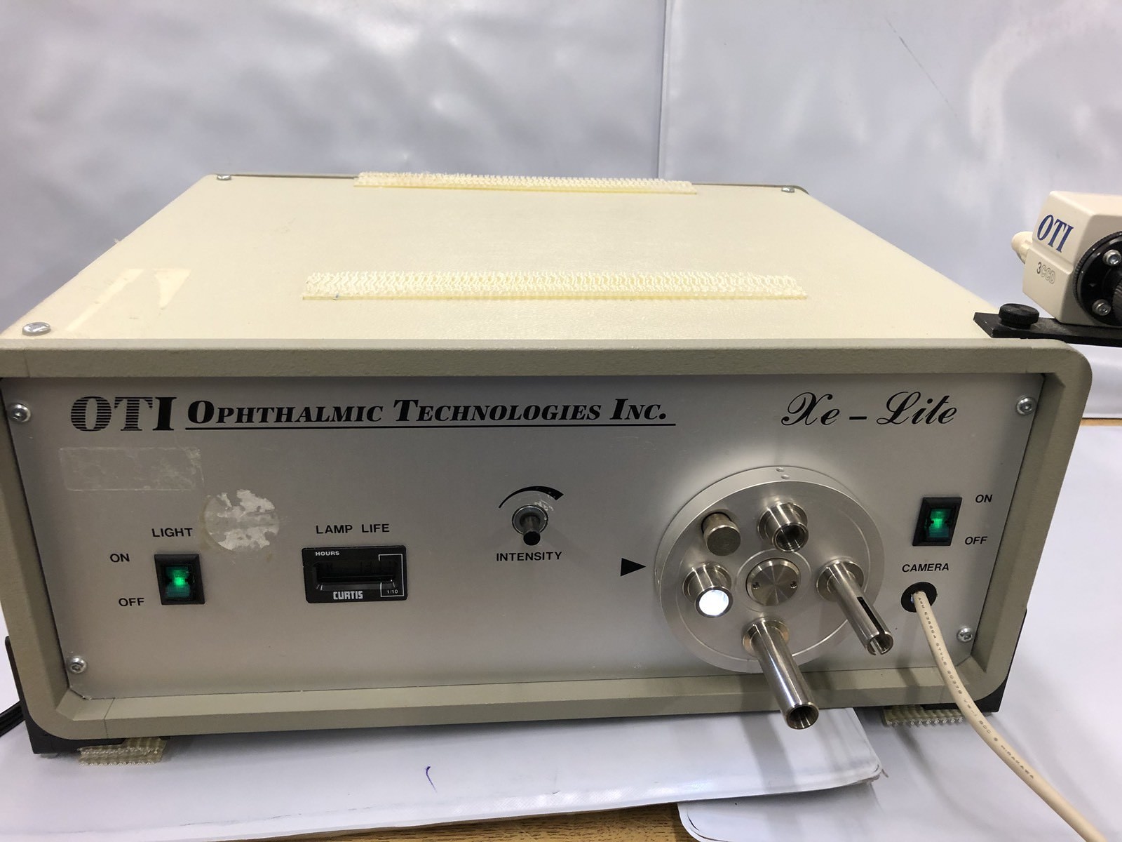 OTI Ophthalmic Technologies XE-Lite Xenon Light Source