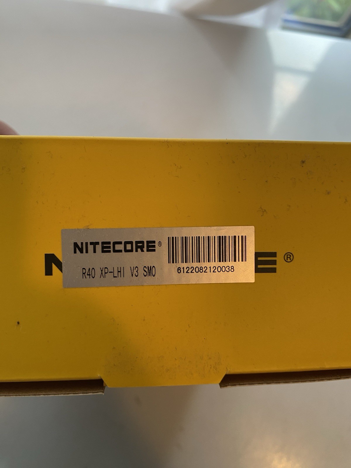 Nitecore R40 1000 Lumen Rechargeable Flashlight Wired/Wireless FREE SHIPPING